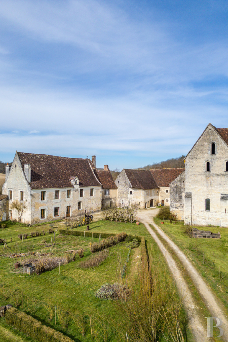 A former château-monastery and its 150-hectare estate near Loches, in Touraine - photo  n°41
